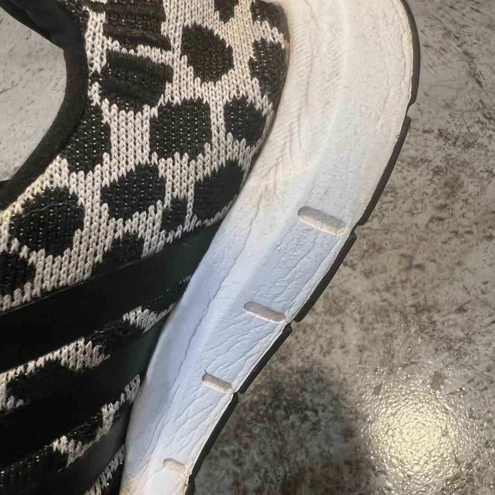 Adidas Swift Run 1.0 Shoes Beige Black Women’s Size 6.5 - Picture 3 of 5